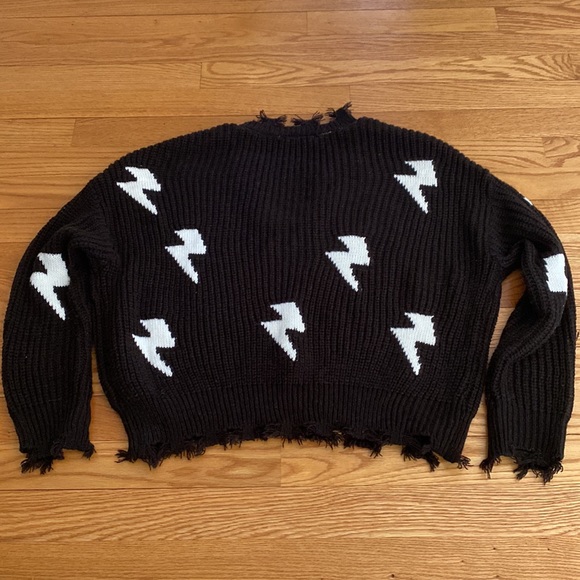 V-Neck Frayed Knit Sweater - Picture 3 of 3